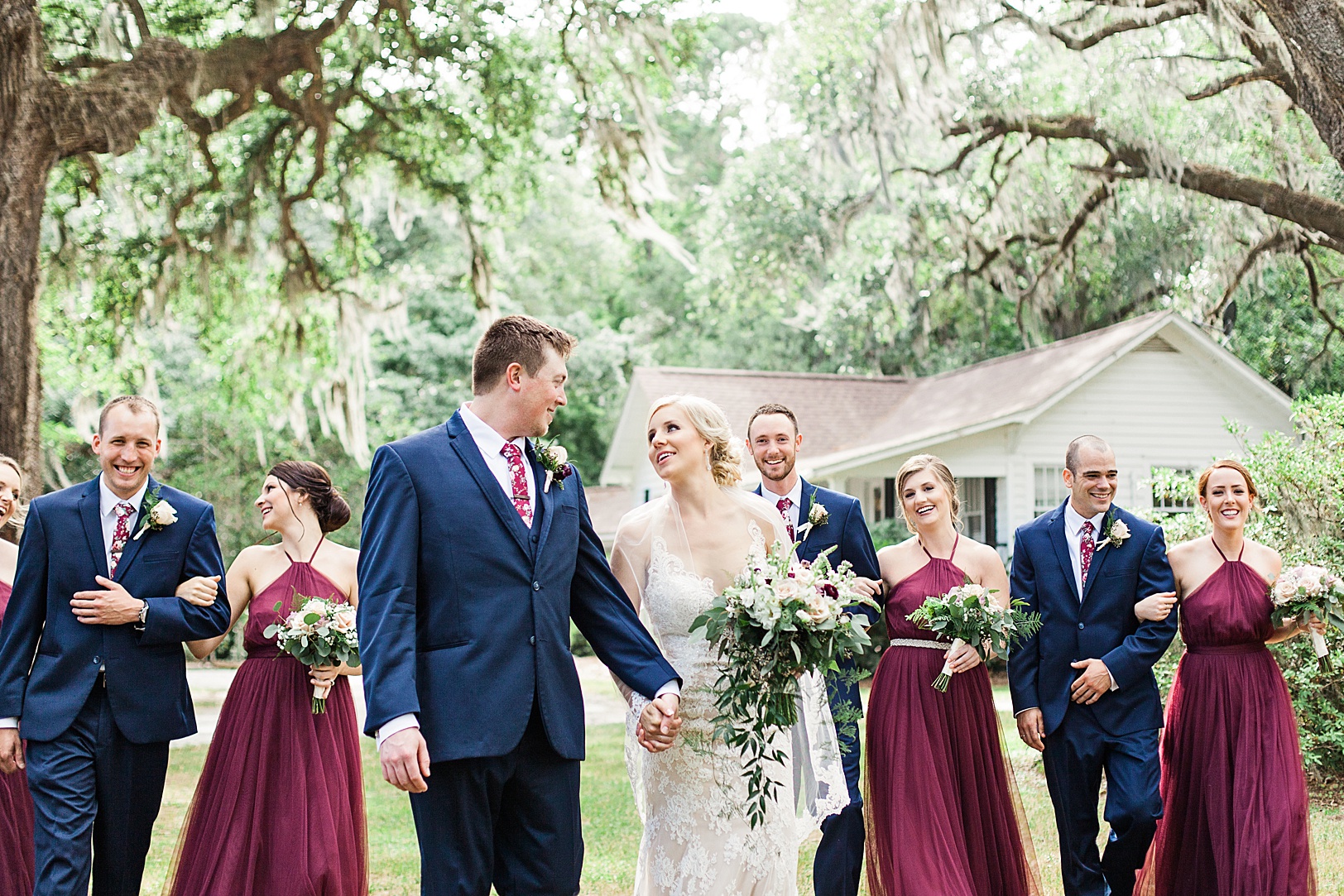 Bride and Groom with Wedding Party | Kaitlin Scott Photography