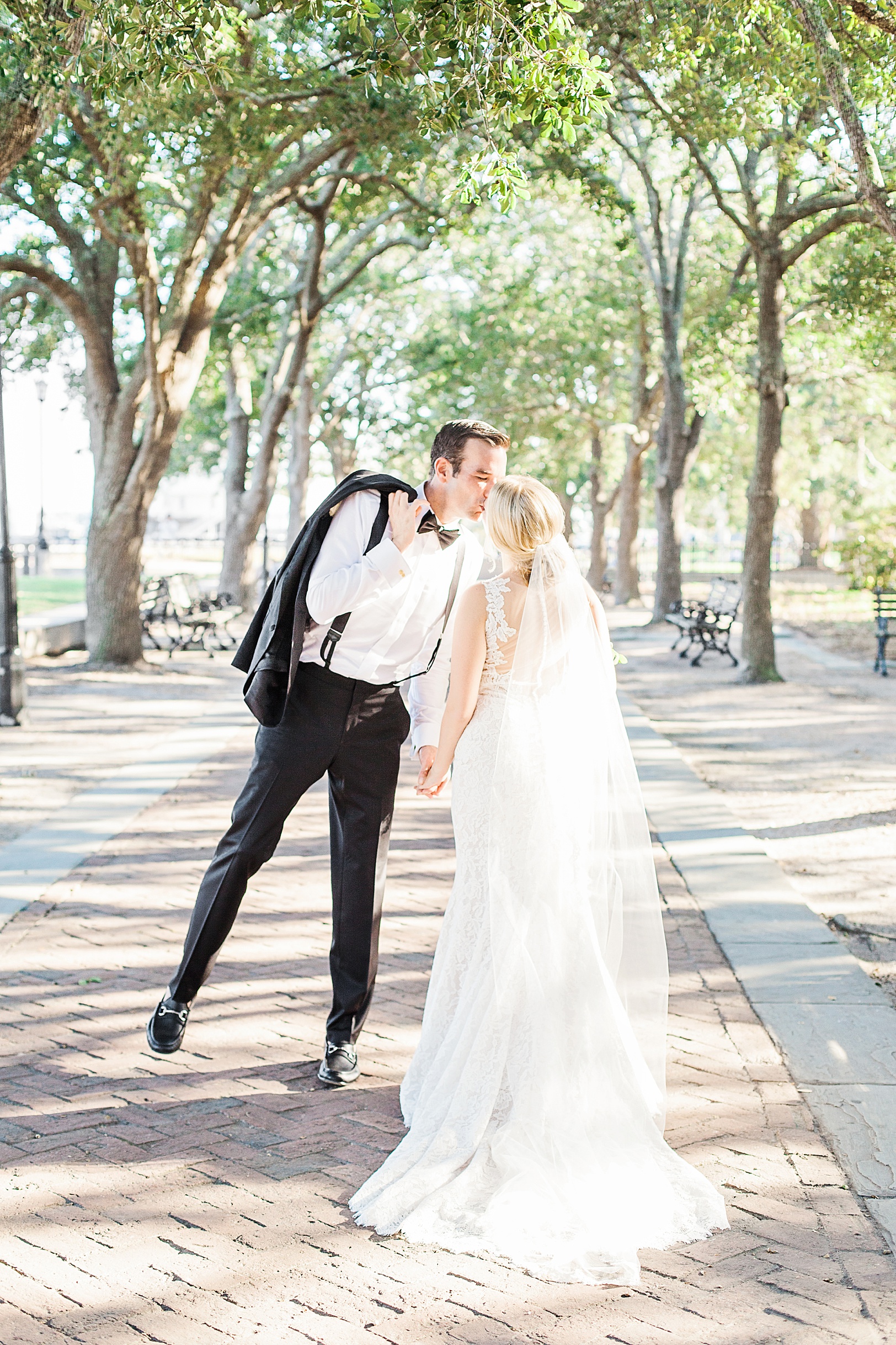 Newlyweds kissing in Charleston's Waterfront Park by Kaitlin Scott Photography