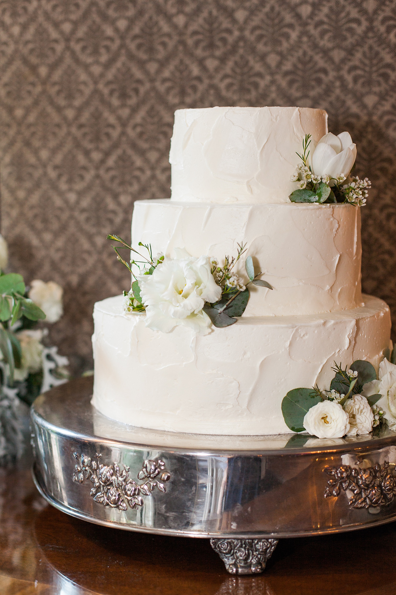 Planters Inn Reception Details of Cake in Charleston by Kaitlin Scott Photography