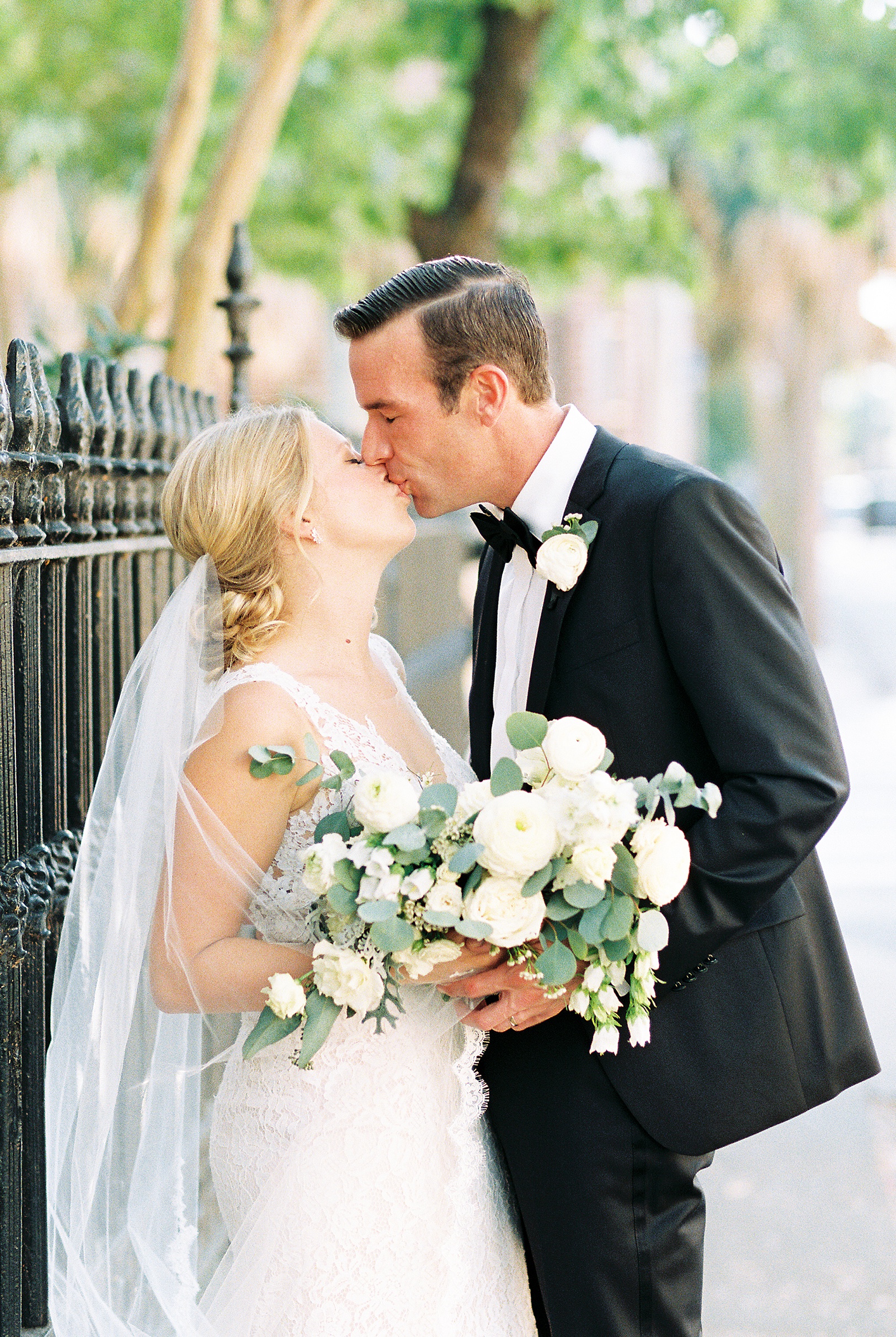 Charleston Bride and Groom kissing by Kaitlin Scott Photography