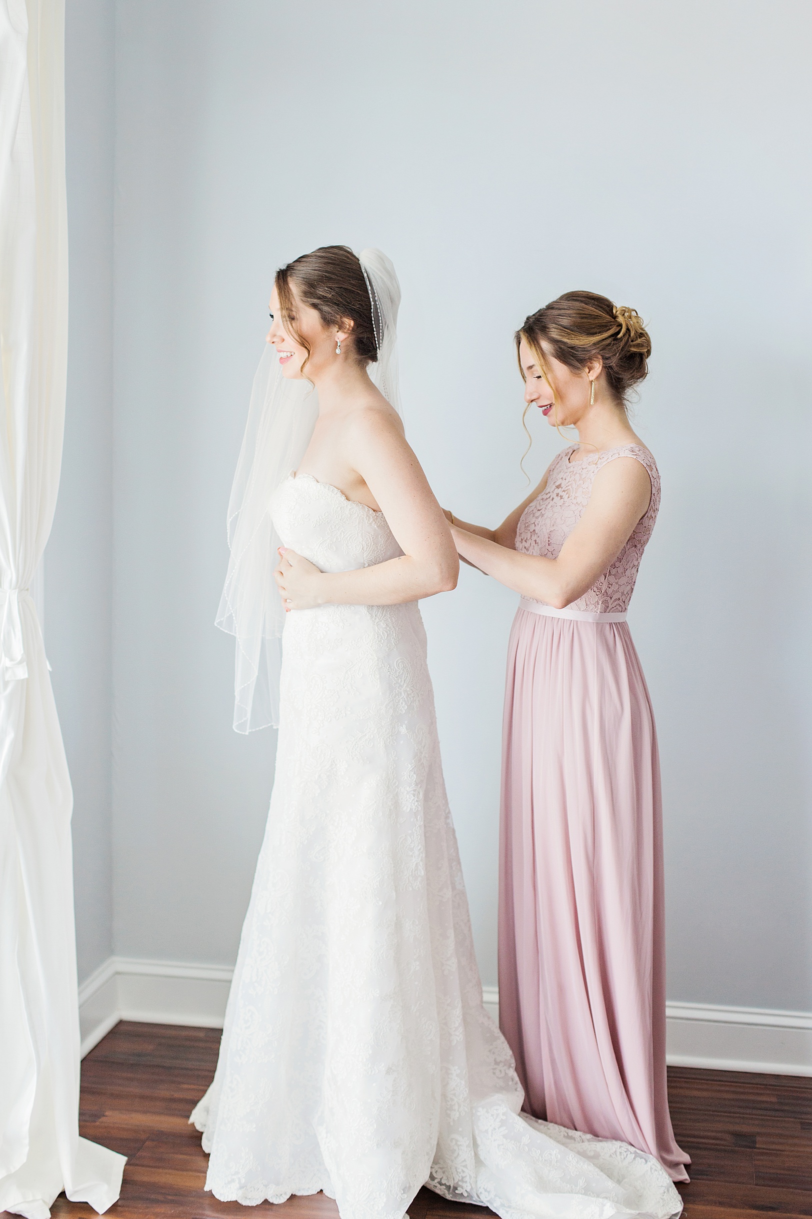 Sister helping Bride into Wedding Dress | Kaitlin Scott Photography