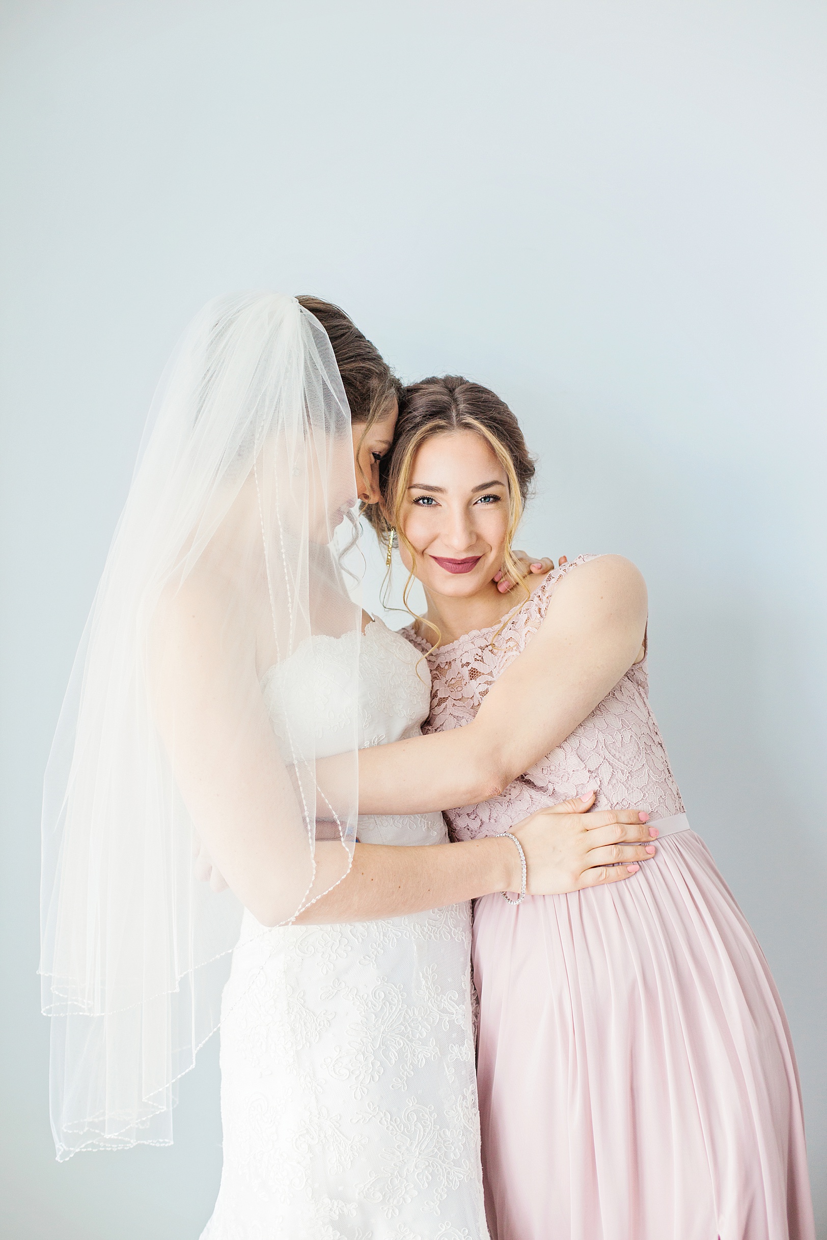 Maid of Honor hugging Sister on her Wedding Day | Kaitlin Scott Photography