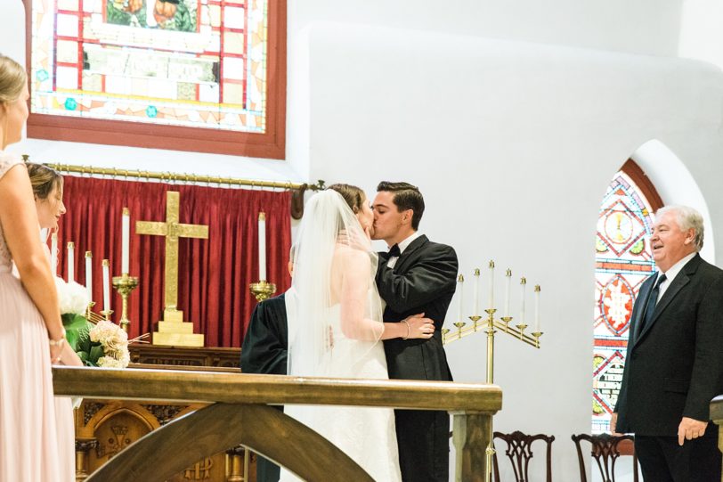 First Kiss as Husband and Wife | Kaitlin Scott Photography