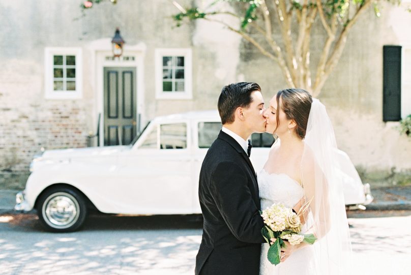 Bride and Groom in Downtown Charleston | Kaitlin Scott Photography