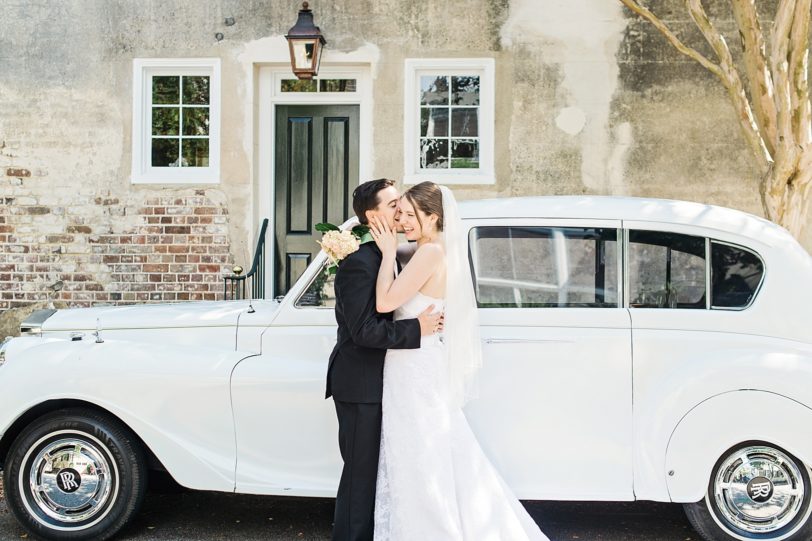 Cute newlyweds during pictures in Charleston | Kaitlin Scott Photography