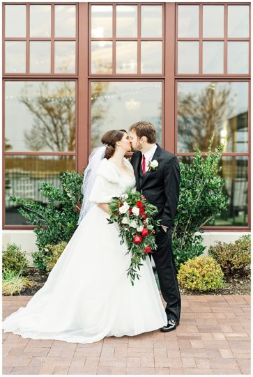 Winter Bride and Groom | Kaitlin Scott Photography