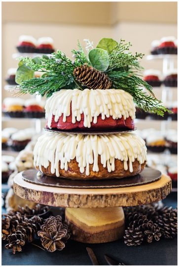 Christmas Bundt Cake for Wedding | Noah's at Fairview Reception Venue Winter Wedding | Kaitlin Scott Photography