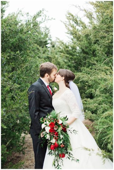 Romantic Christmas Wedding Portraits of Newlyweds | Kaitlin Scott Photography