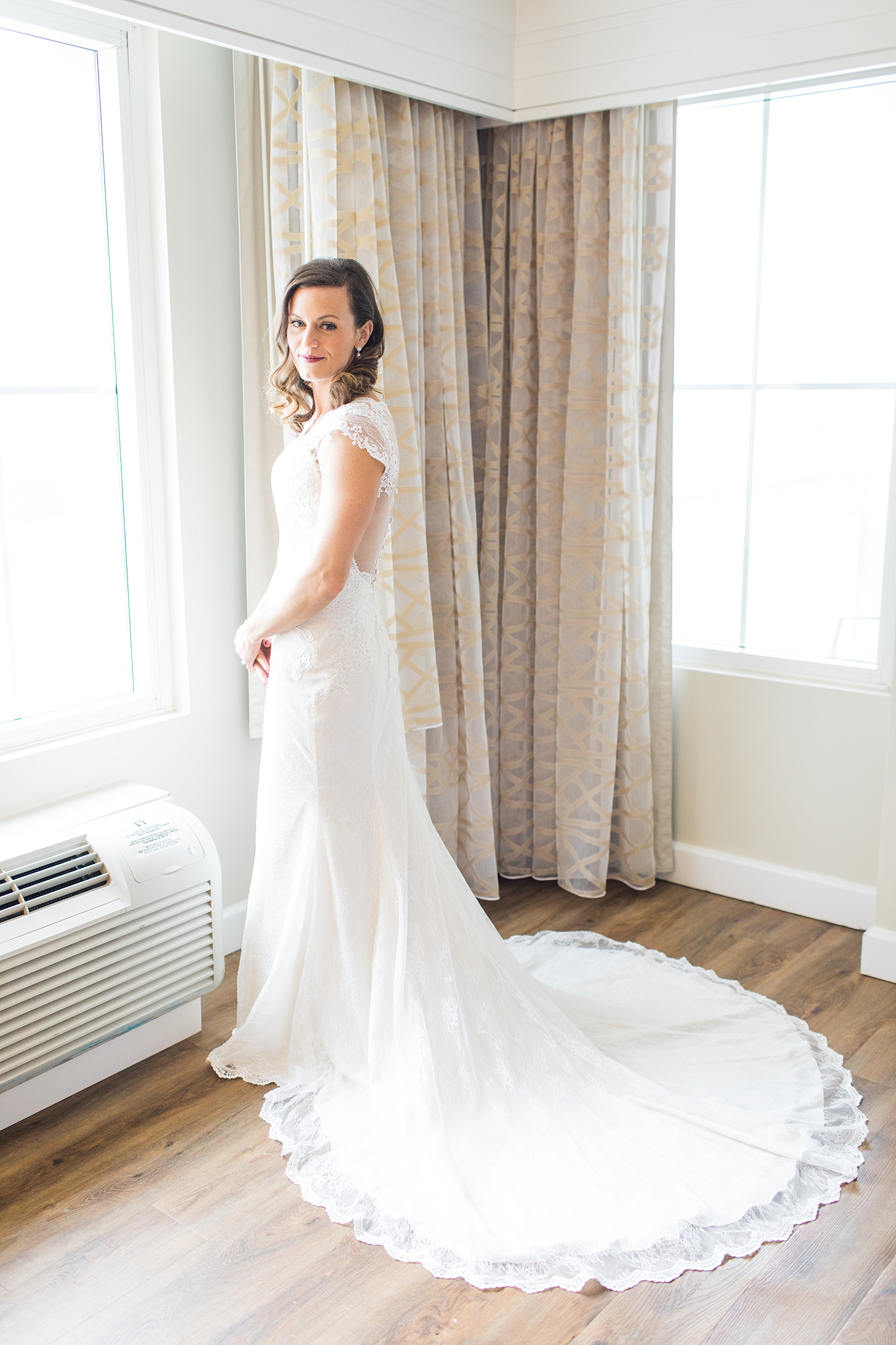 Bride in wedding dress in hotel room | Kaitlin Scott Photography