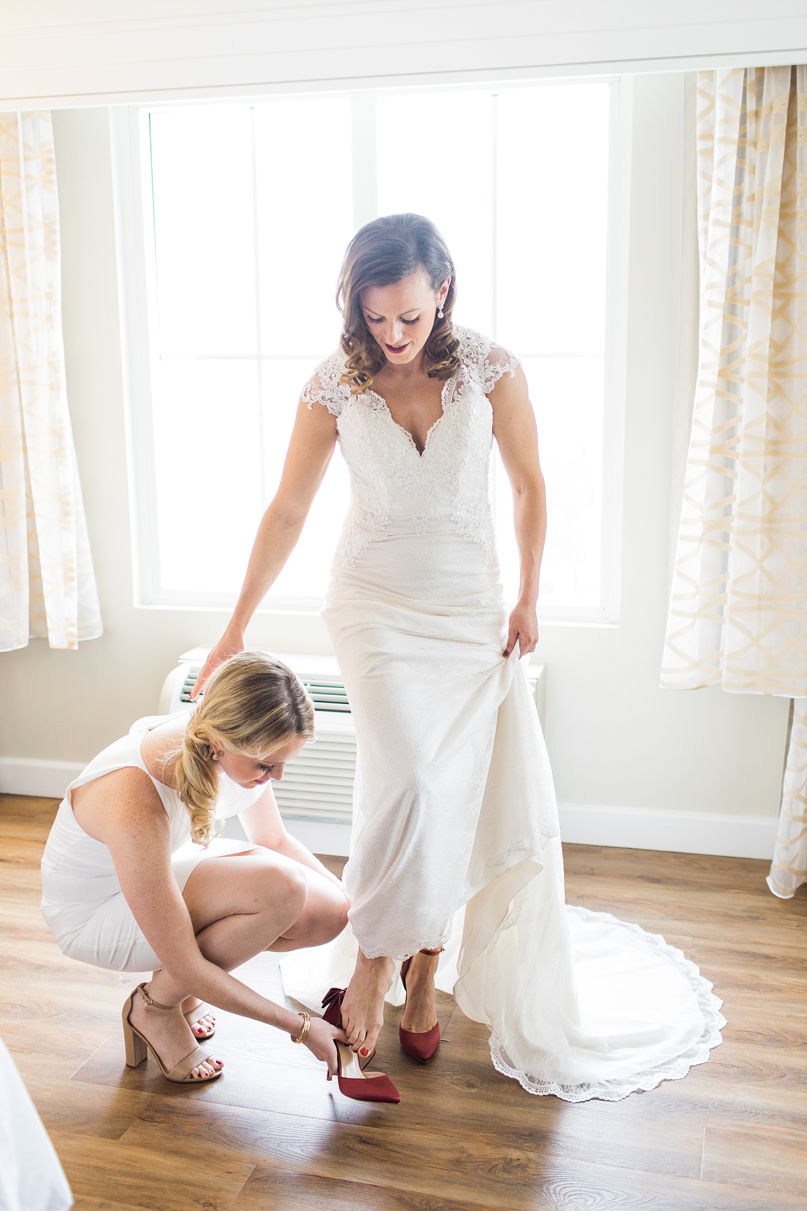 Getting Ready at Hotel | Wedding Photography by Kaitlin Scott