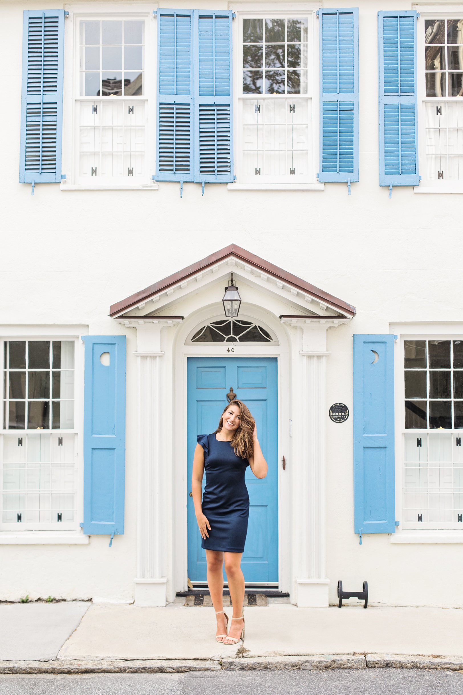 White House with blue shutters in Charleston | Senior Portrait Photographer Kaitlin Scott