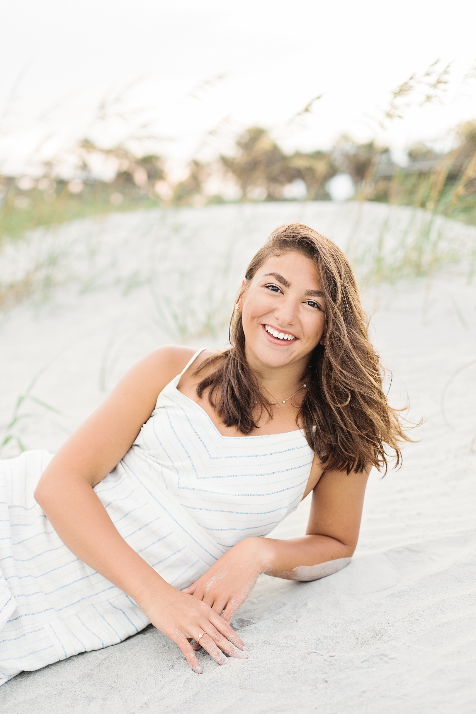 Casual Beach Pose for High School Senior | Kaitlin Scott Photography