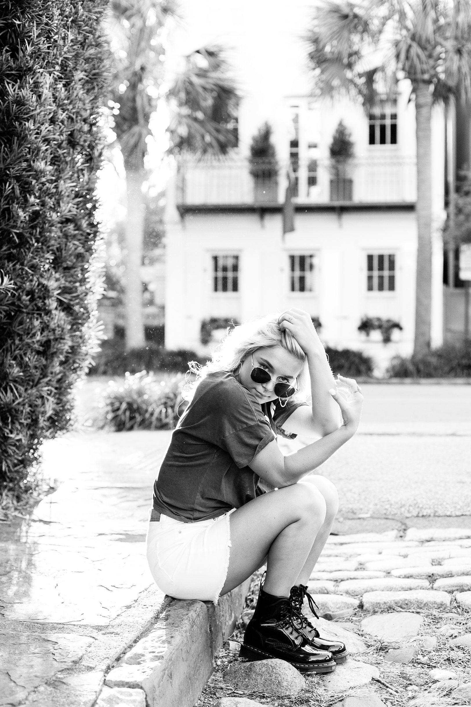 Bold Senior Posing Ideas with sunglasses | Kaitlin Scott Photography