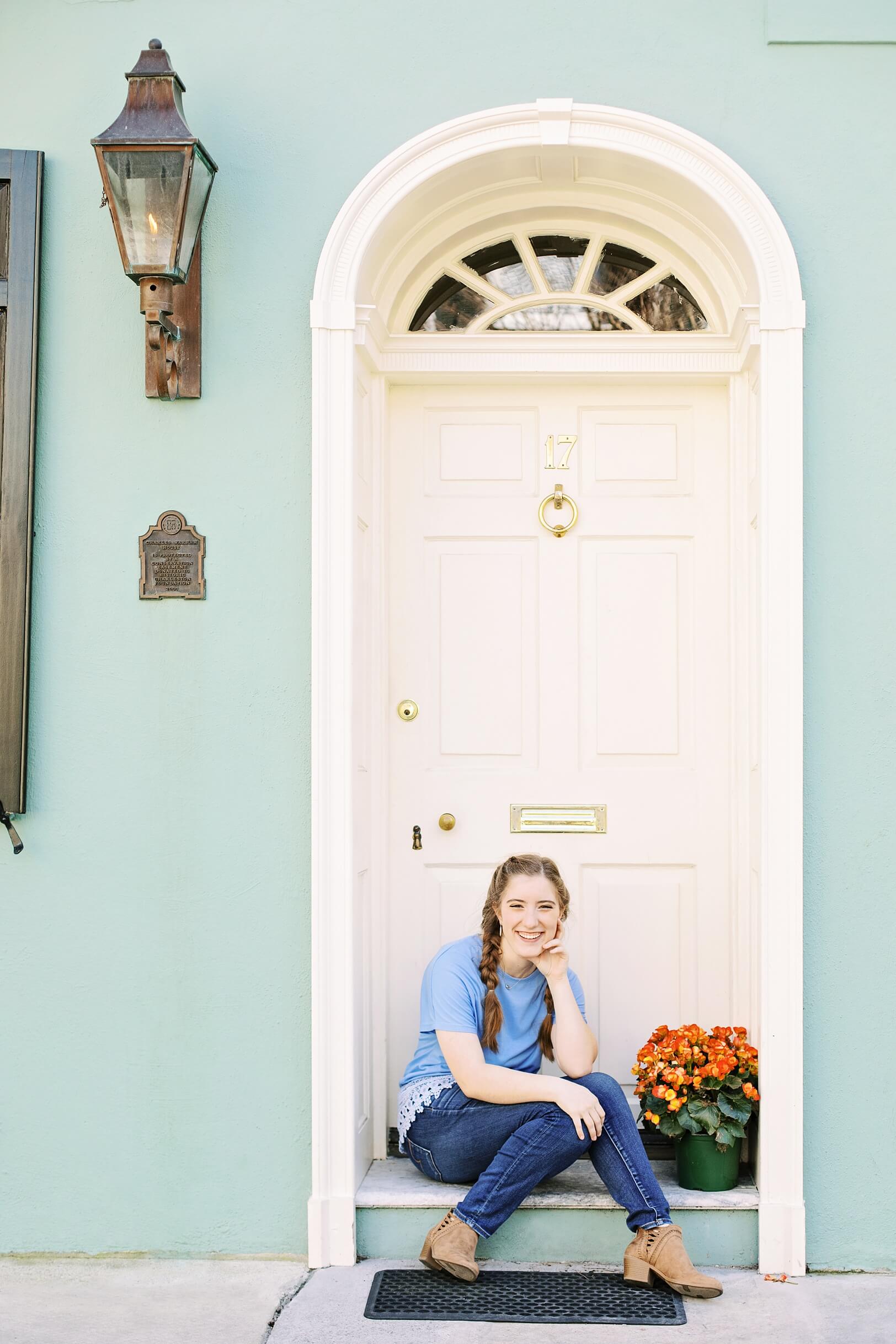 Pastel houses in Charleston, Senior Pictures by Kaitlin Scott