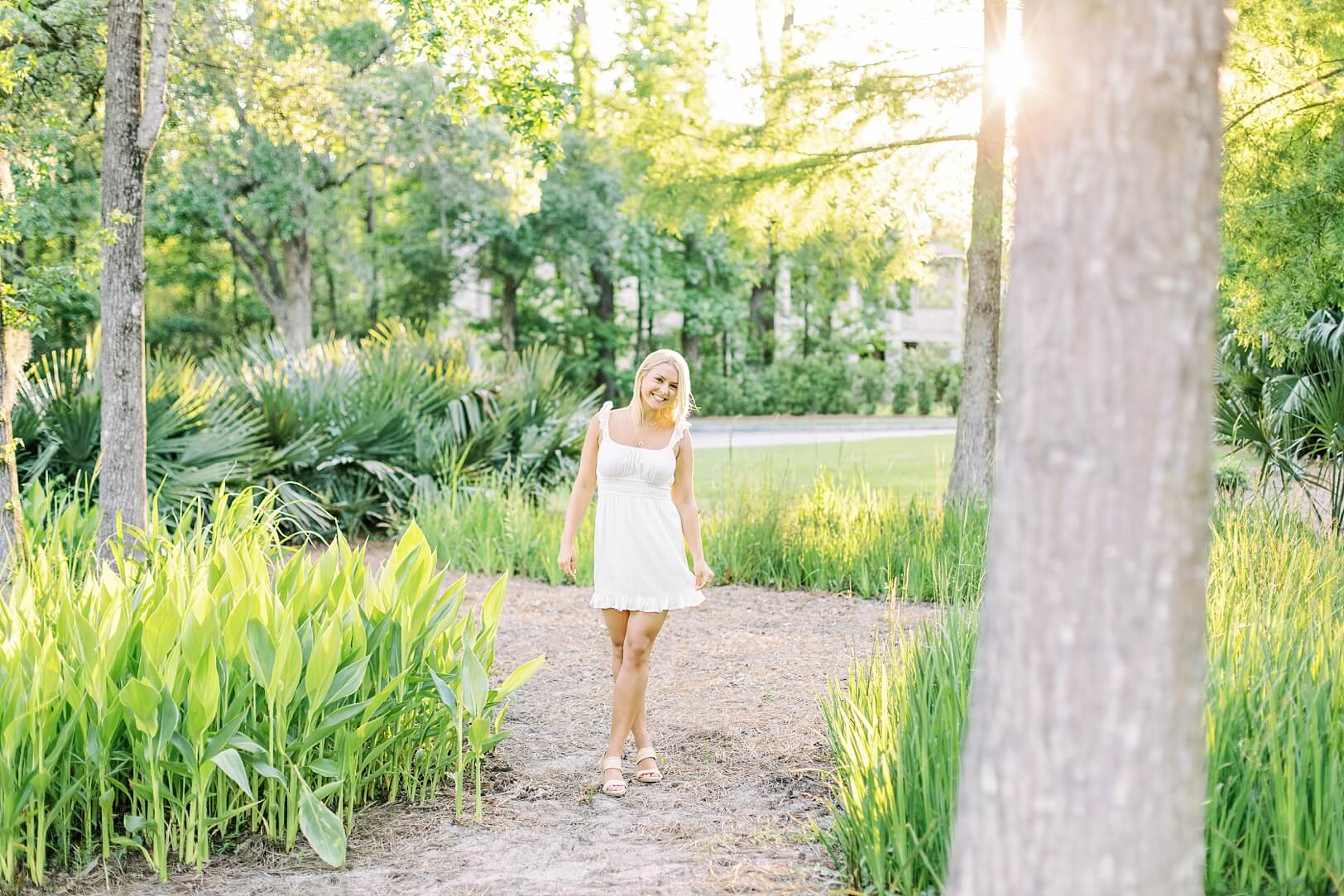 Colorful outdoor photography for senior shoot | Kaitlin Scott Photography