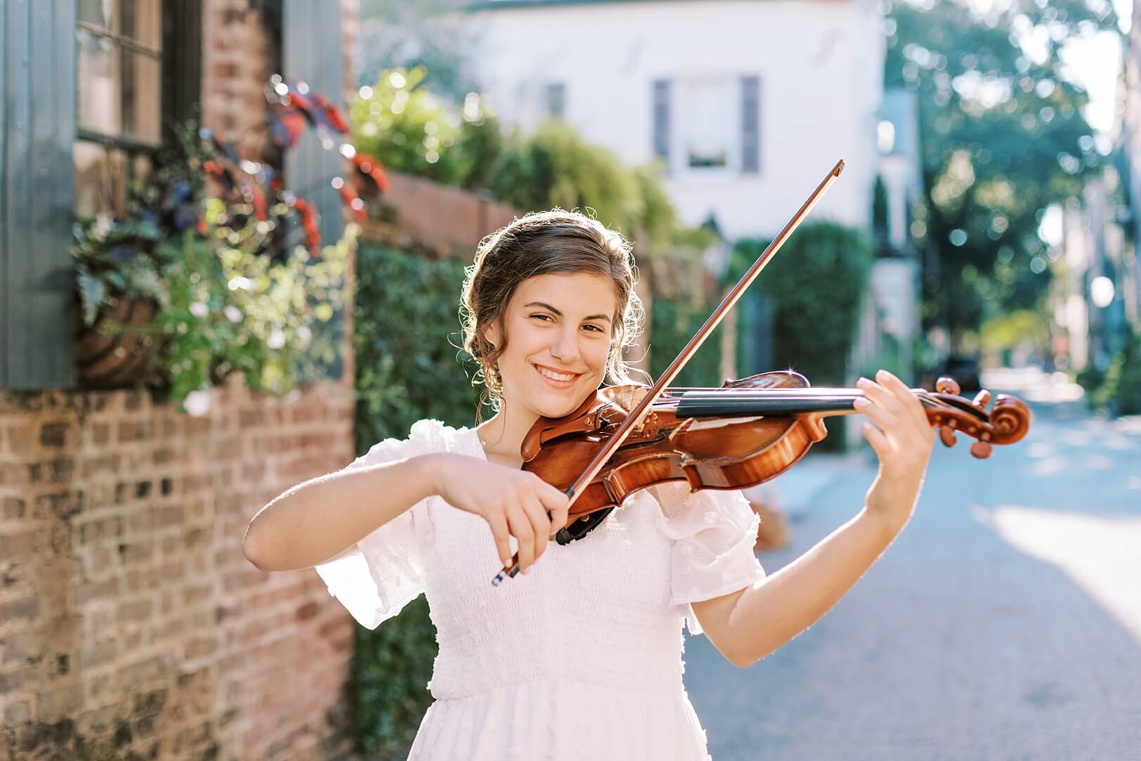 Downtown Charleston Portraits with violin | Kaitlin Scott Photography
