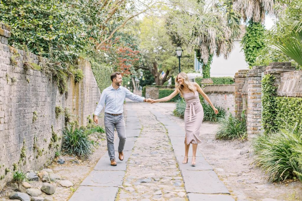 Charleston hidden alleyway | Engagement pictures